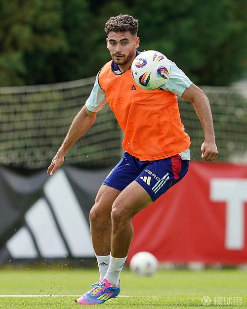 官方:乔恩-马丁脚踝受伤离队,西班牙U20补招巴萨后卫科尔特斯