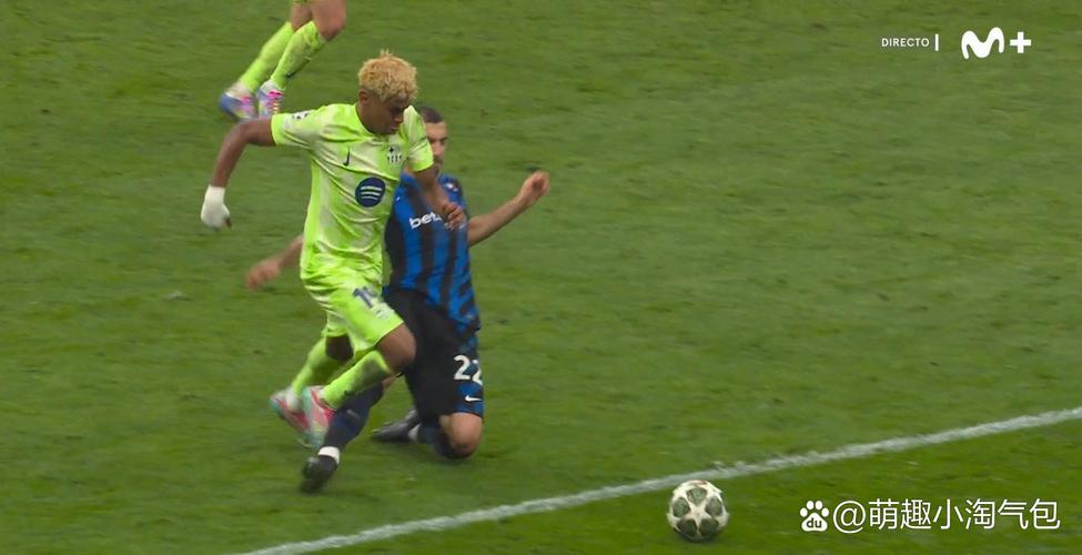 🤙妙到毫巅！亚马尔牛尾巴穿裆过人，把戈麦斯过“呆”了