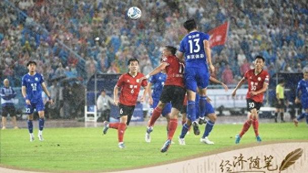 现代快报谈苏超八强战看点：徐州VS泰州，苏超“C罗”vs“梅西”