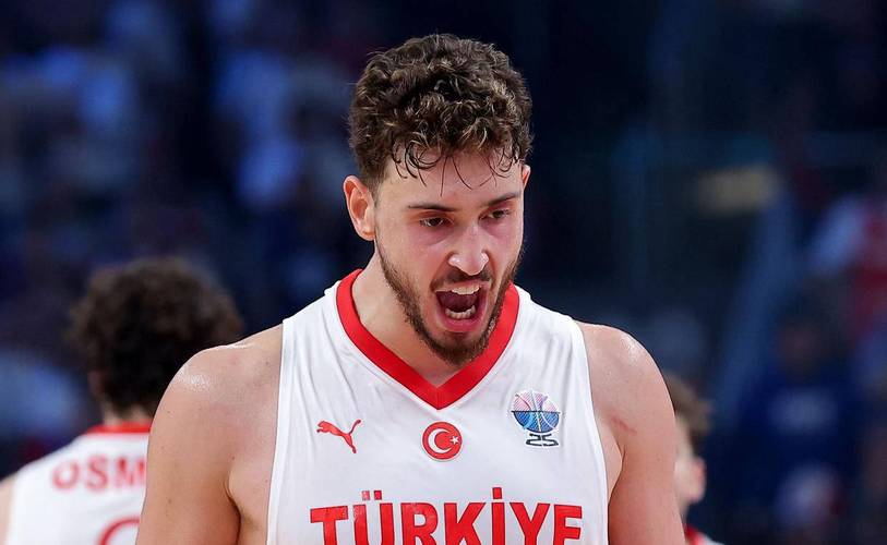 申京：欧锦赛对我就像新赛季预演 看看我的能力回到火箭展现出来