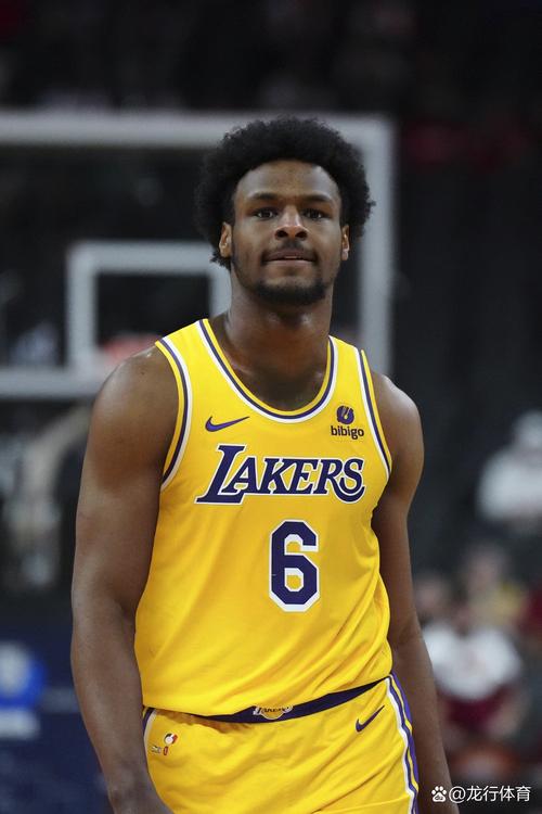 里夫斯：和布朗尼打过高尔夫 他父子俩对决我会下注给布朗尼