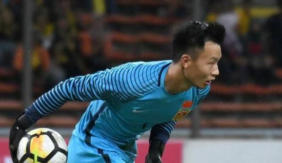 杜德克附体！对方近在咫尺的必进球，被陈威用身体挡出