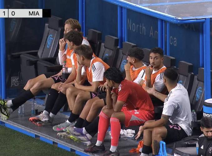 迈阿密两球落后！芝加哥火焰反击得手，迪恩小角度破门
