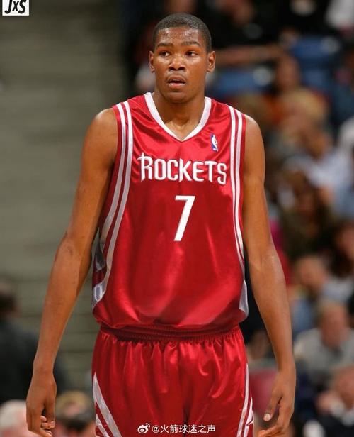 杜兰特：感觉我就应该穿红色球衣 迫不及待想参加训练了