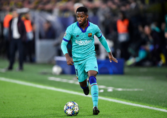 1年前还是亿元先生😫22岁卡马文加身价腰斩,4连跌仅剩5000万欧