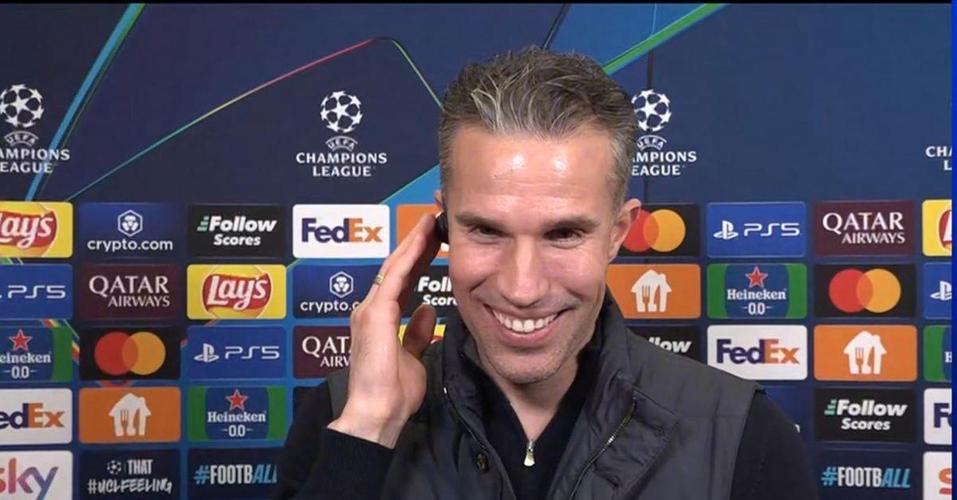 范佩西：我们上半场的进球不该吹无效，裁判中场休息时向我道歉了