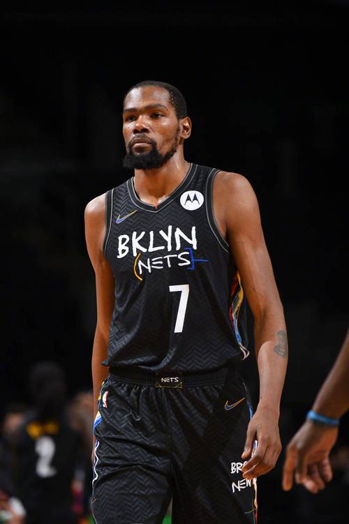 👀杜兰特在休斯敦对阵火箭季后赛​共7次​砍下30+ 为历史最多