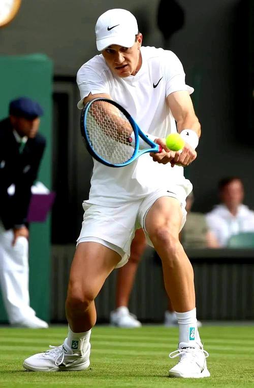 太阳报:沃克前情人与英国网球选手德雷珀约会,两人年龄差11岁