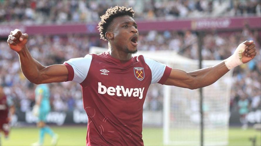 库杜斯对阵利兹联6次过人全部成功,是2024年安东尼之后英超首人