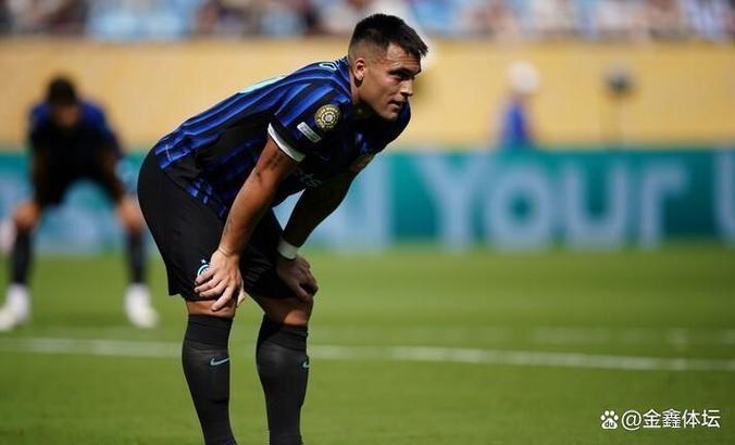 记者:尽管劳塔罗敷着冰袋,但球员伤势并不严重状态良好