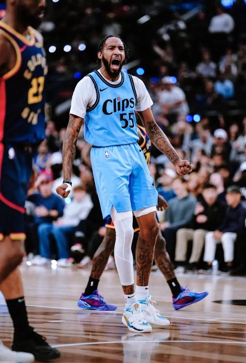 科林斯：德里克-琼斯训练营表现很亮眼 他给我带来了很大惊喜