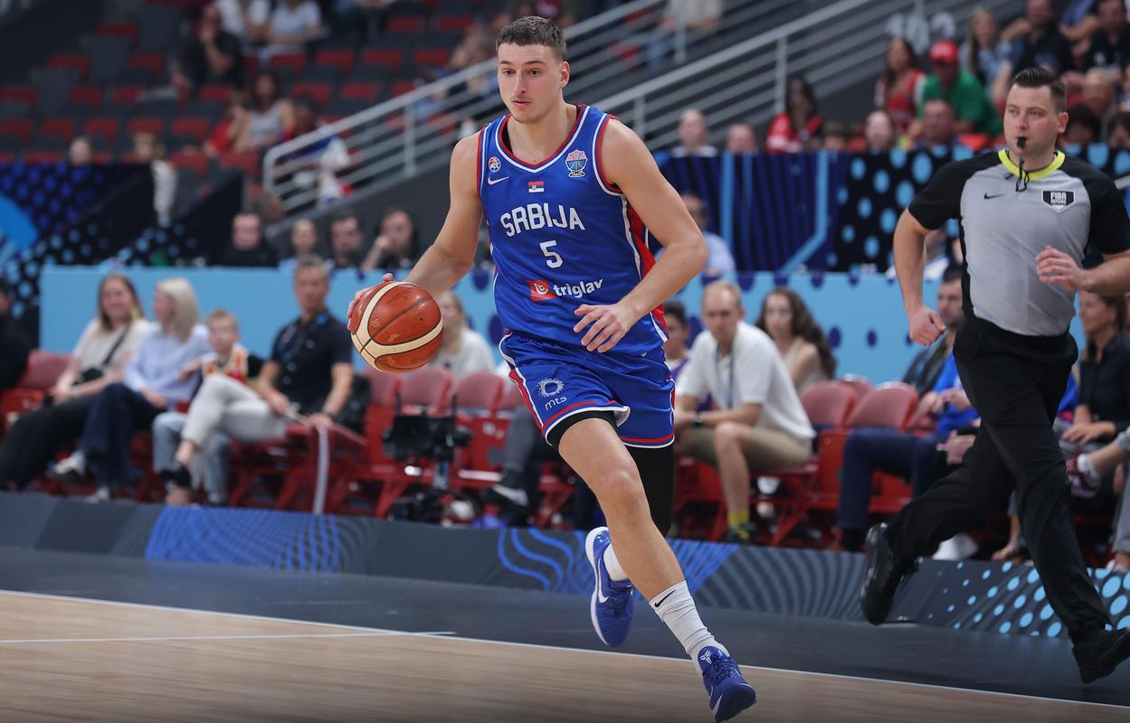 表现积极！约维奇半场6中3&罚球3中3拿到10分 另有3板2助1帽