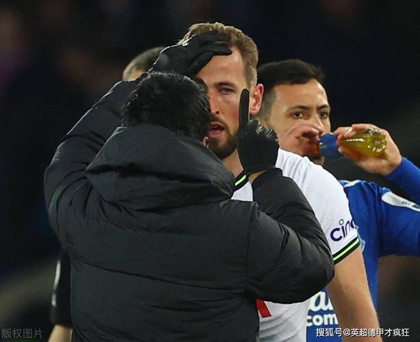 平地惊雷！切利克带球被队友撞倒，小基恩禁区外爆射轰出世界波