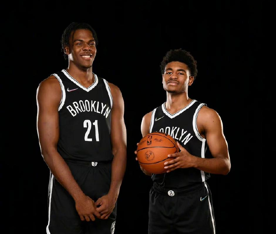 夏普：休赛期主要精力放在提升三分球稳定性上 身体状态没大变化