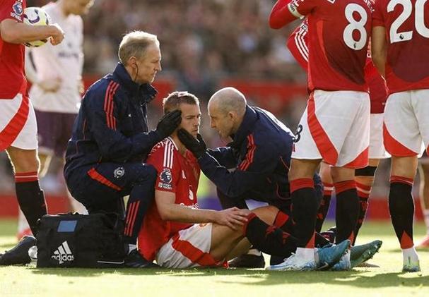 BBC：科林斯逃红误判和滕哈赫下课前德里赫特送点误判如出一辙