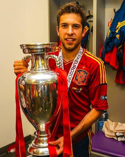 看一次少一次!阿尔巴即将退役,默契满分的“巴西”连线目前48次