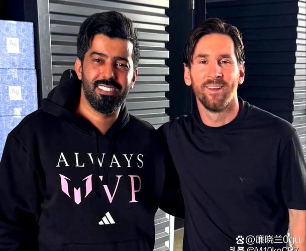 罗贝托晒与阿尔巴合照:很荣幸与你共度那么多岁月,祝一切顺利