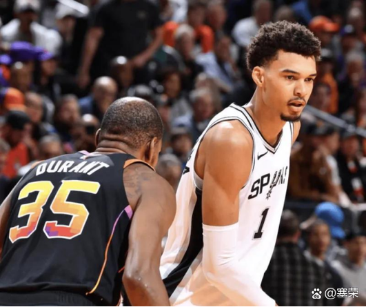 美记：马刺似乎没发挥出文班的潜力 主帅的战术安排也未获认可