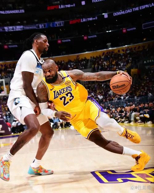 詹姆斯:如今的比赛拥有大量的节奏和空间 11后斯波也强调这两点