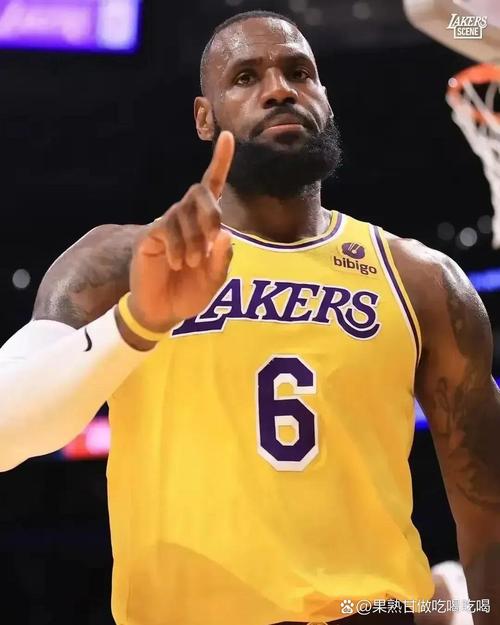 詹姆斯缺席数周!美记打趣:或许他该抹点轩尼诗 没准就好了