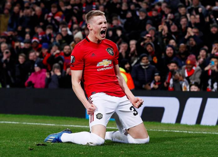 焦点战——利物浦迎战曼联，“红魔”身穿白色第二客场球衣