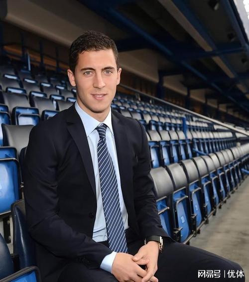 阿扎尔选英超最强盘带者：埃泽连胜维尔茨福登，帕尔默最终胜出！