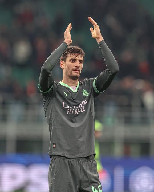 福法纳：米兰必须以意甲冠军为信念；莱奥保持正确心态时无人能及