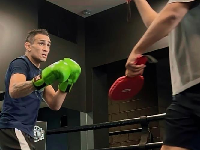 瑞安-邓恩谈训练强度：每个人都很拼 看看狄龙的头就知道了