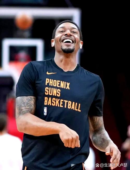 比尔：我的适应力很强 既能大包大揽也能无球跑动&空切&持球组织