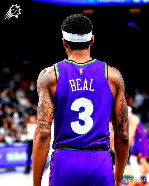 详细阅读:比尔进攻重要性?小卡:他曾差点拿下得分王 是真正的三威胁得分手 比尔进攻重要性?小卡:他曾差点拿下得分王 是真正的三威胁得分手