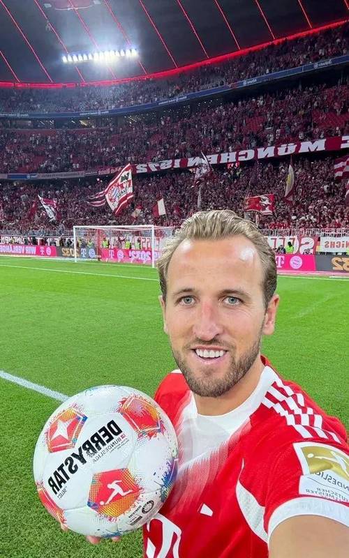 大跌眼镜！凯恩直塞迪亚斯超级大单刀，后者直面门将离谱踢飞