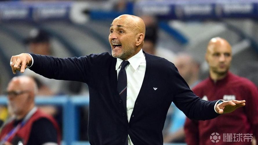 详细阅读:只待官宣!斯帕莱蒂抵达尤文总部,受到球迷欢迎并签名合影留念 只待官宣!斯帕莱蒂抵达尤文总部,受到球迷欢迎并签名合影留念