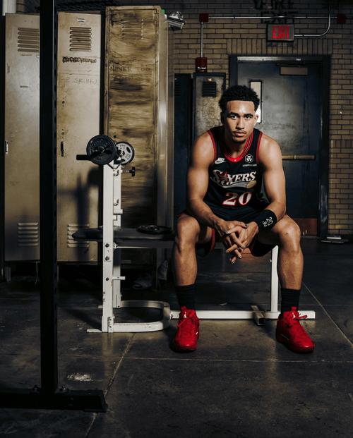 拇指韧带撕裂！纳斯：麦凯恩现在能投篮 训练状态相当不错